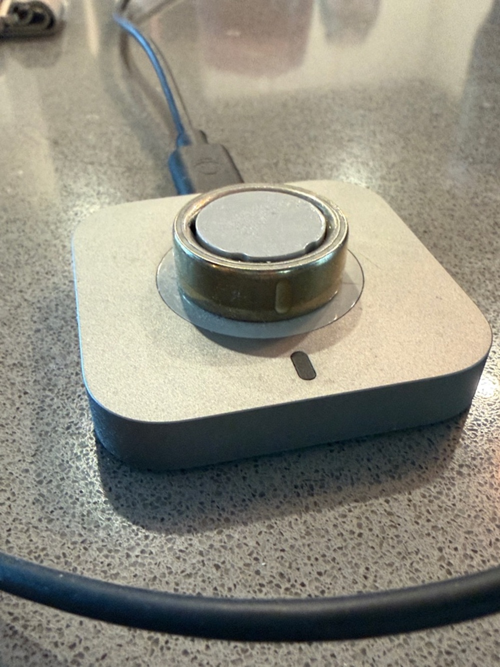 Oura 4 Gold Ring w Charging Dock